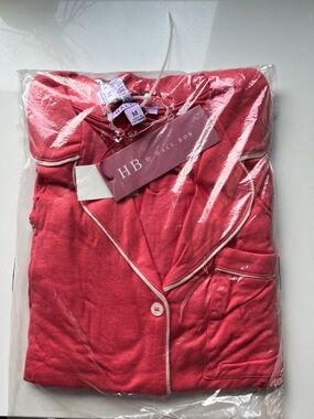 HB by Hale Bob Coral Pink Pajama Top with white Contrast Piping. Size M. NWT.